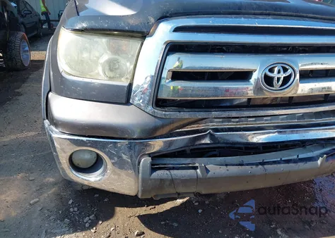 2013 Toyota Tundra Grade 5.7L V8 z USA, uszkodzony, nr VIN 5TFEY5F13DX137801